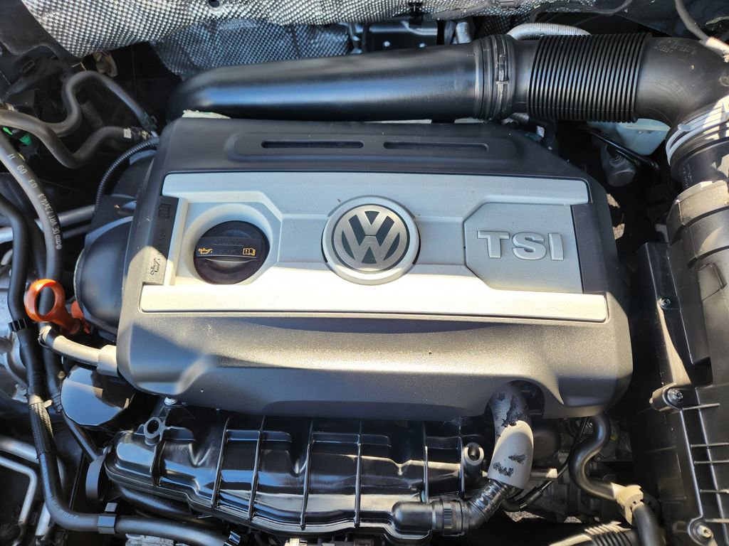Used 2011 Volkswagen Tiguan SE image 19