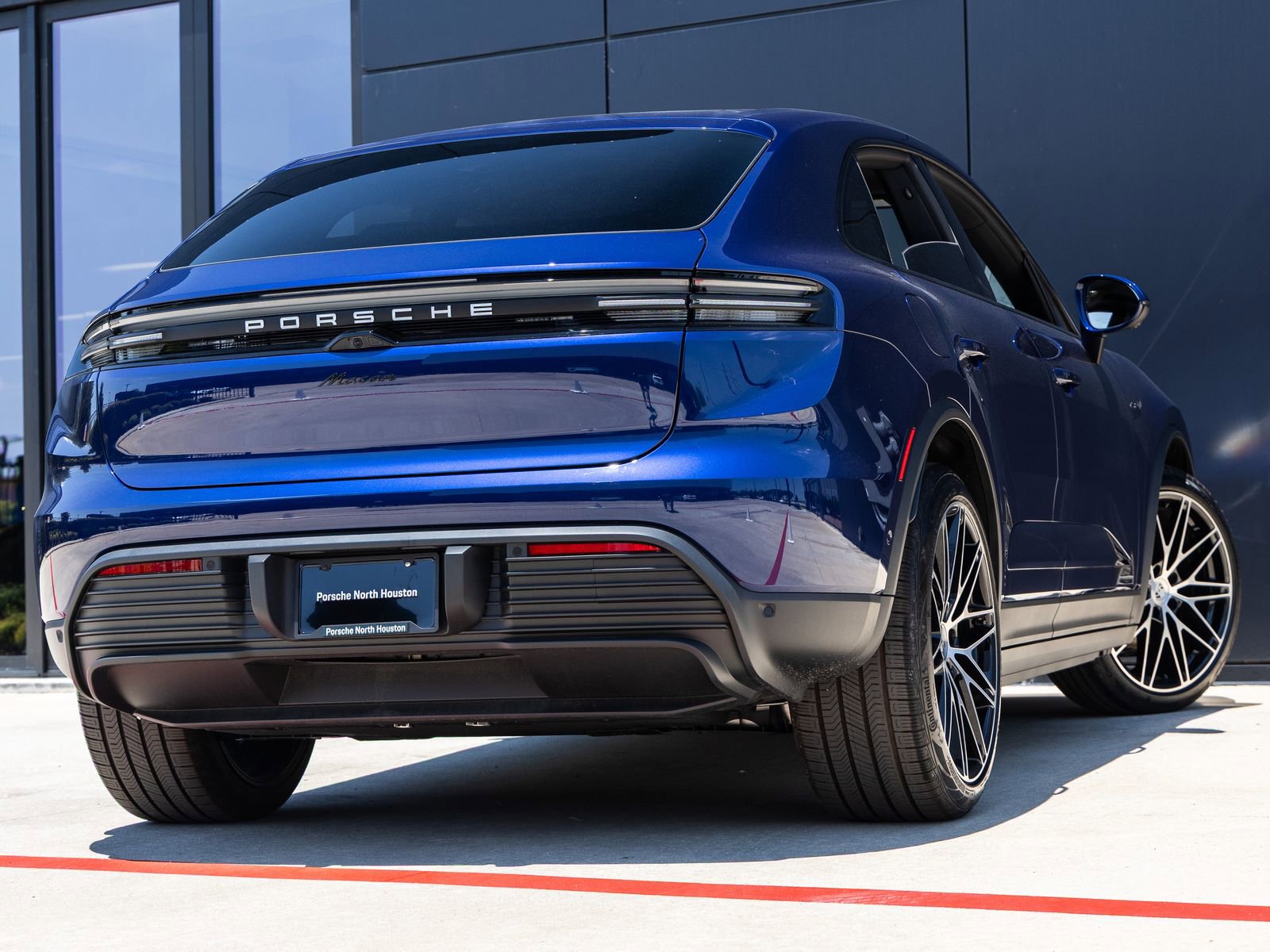 New 2025 Porsche Macan Electric RWD image 11
