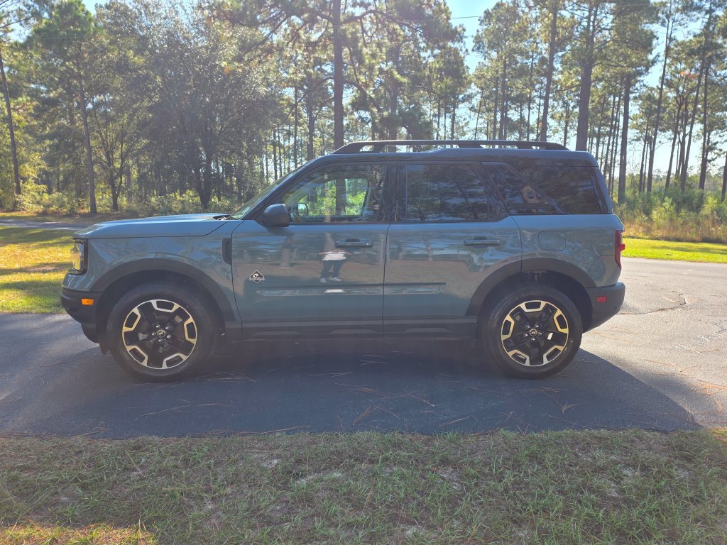 Used 2022 Ford Bronco Sport Outer Banks w/ Tech Package AWD/4WD image 2