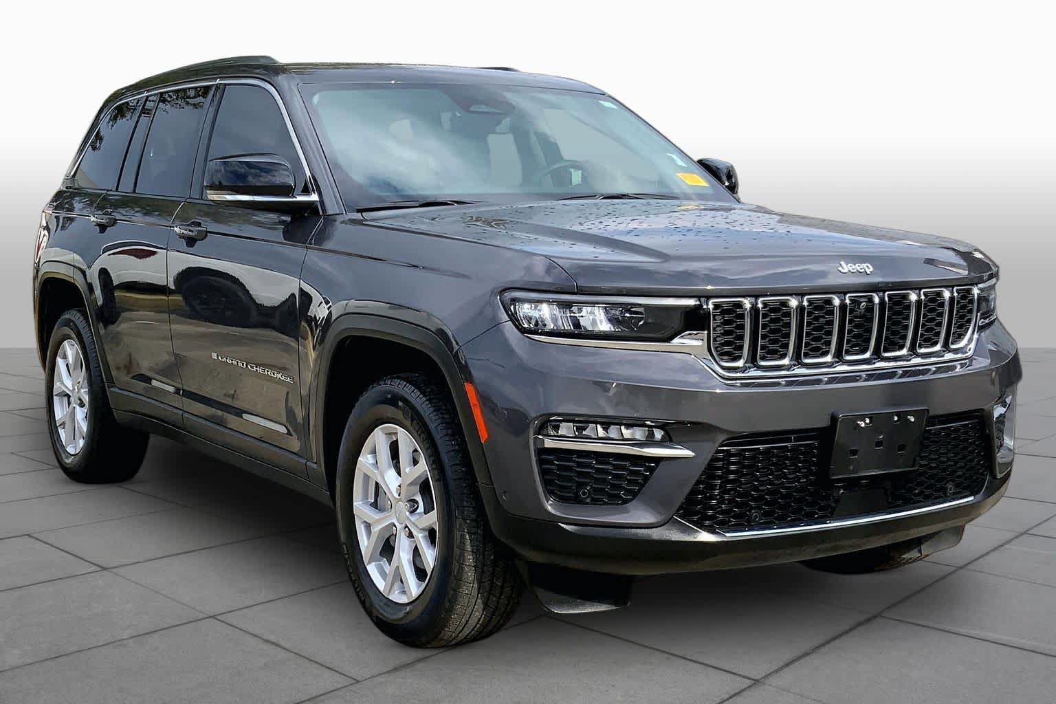 Used 2023 Jeep Grand Cherokee Limited w/ Luxury Tech Group II RWD image 3