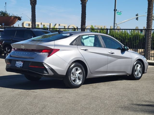 Certified 2025 Hyundai Elantra SE FWD image 4