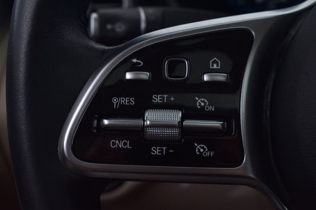 Used 2023 Mercedes-Benz GLC 300 4MATIC Coupe image 18