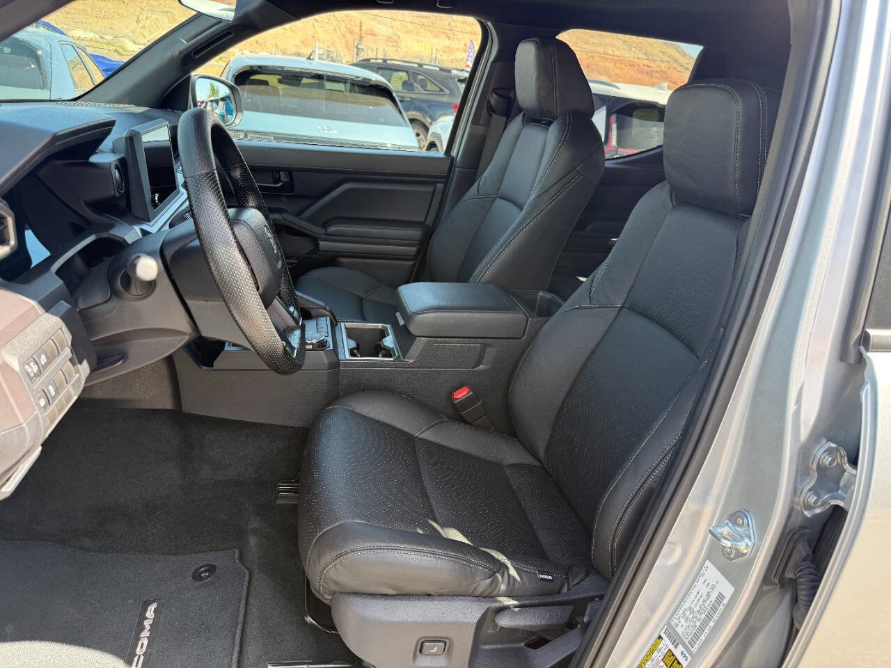 Used 2025 Toyota Tacoma SR5 AWD/4WD image 3