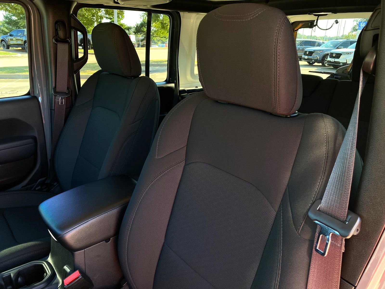 Used 2022 Jeep Wrangler Unlimited Sport image 14