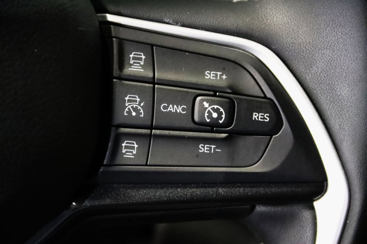 Used 2023 Jeep Grand Cherokee L Laredo AWD/4WD image 15
