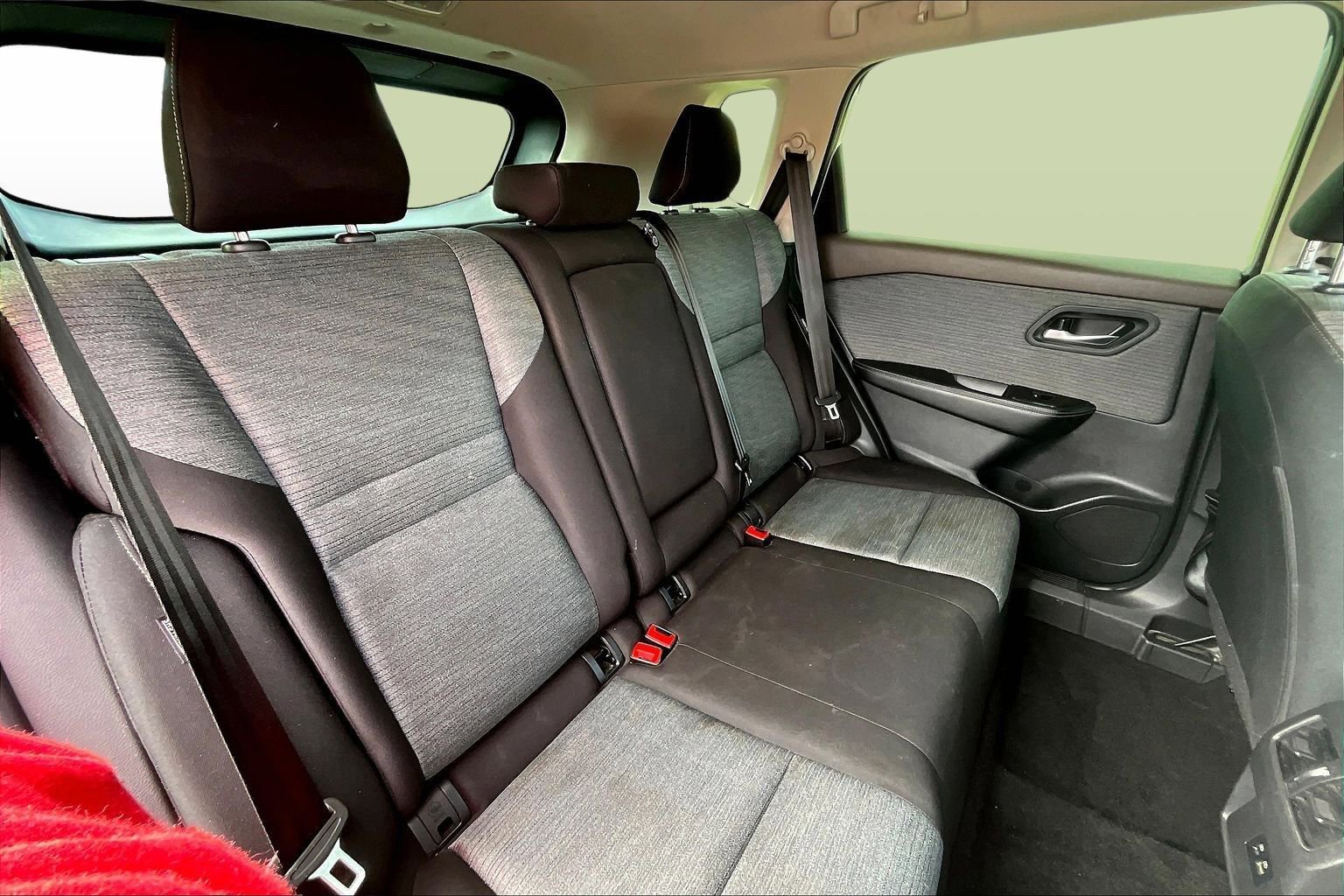 Used 2023 Nissan Rogue SV image 27