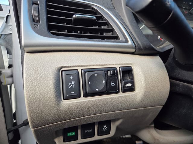 Used 2016 Nissan Sentra S image 9