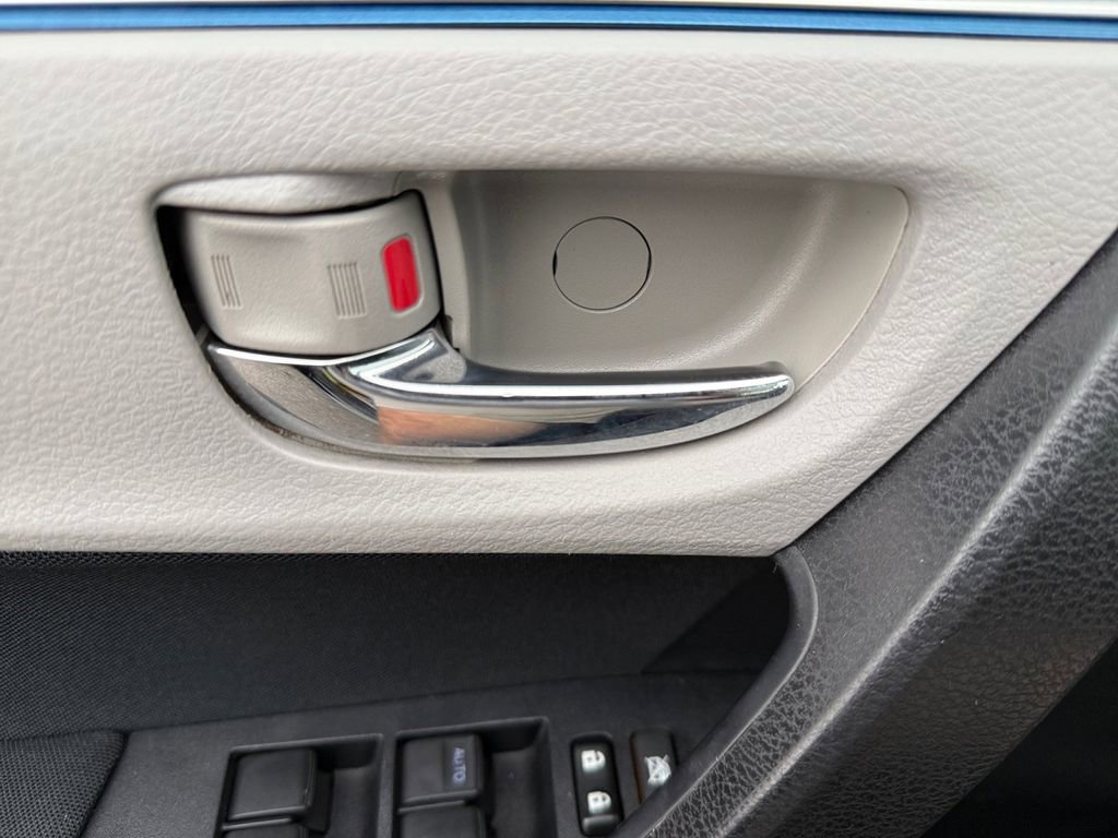 Used 2015 Toyota Corolla LE image 25