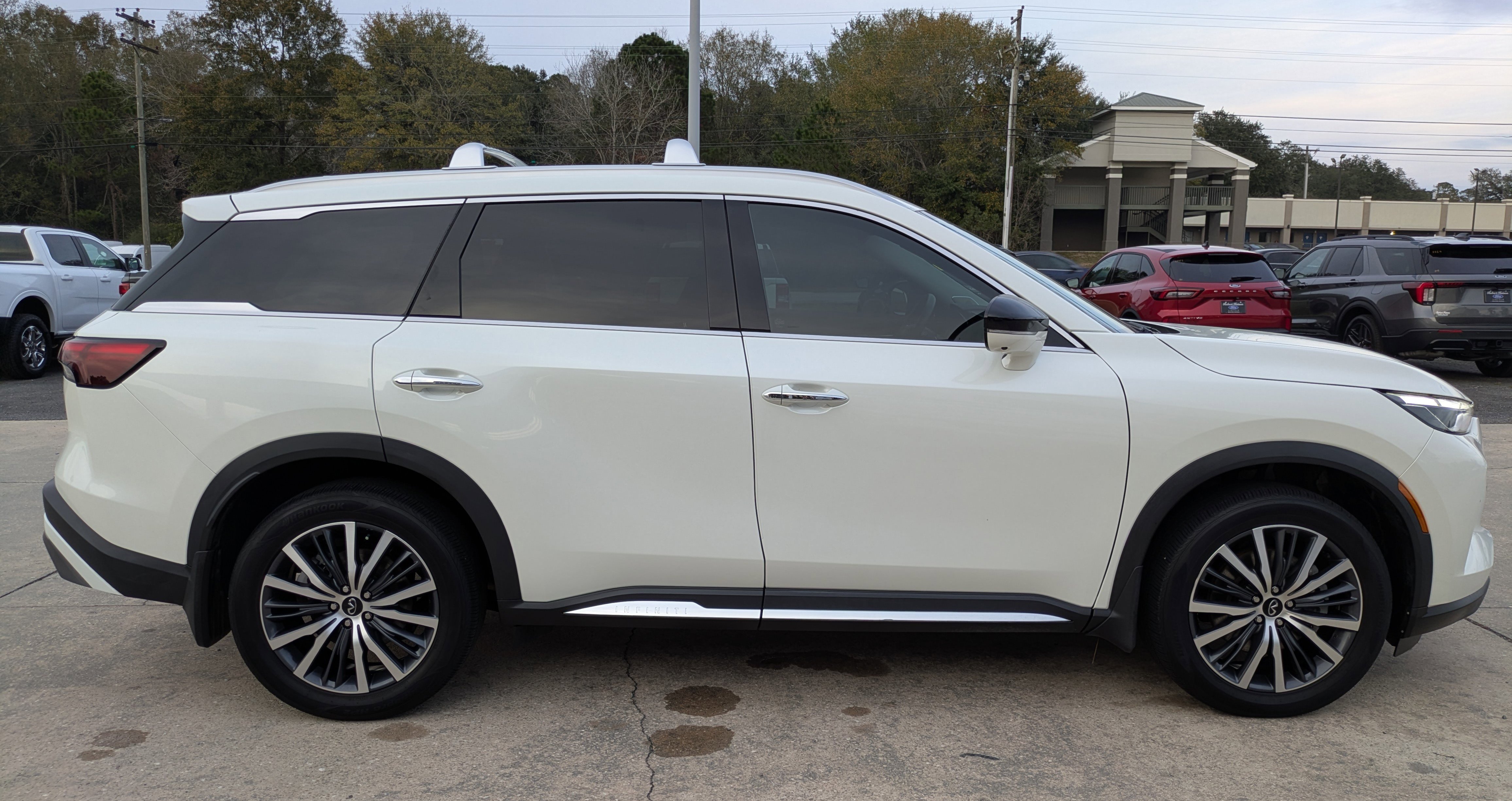 Used 2023 INFINITI QX60 Sensory w/ Vision Package image 5