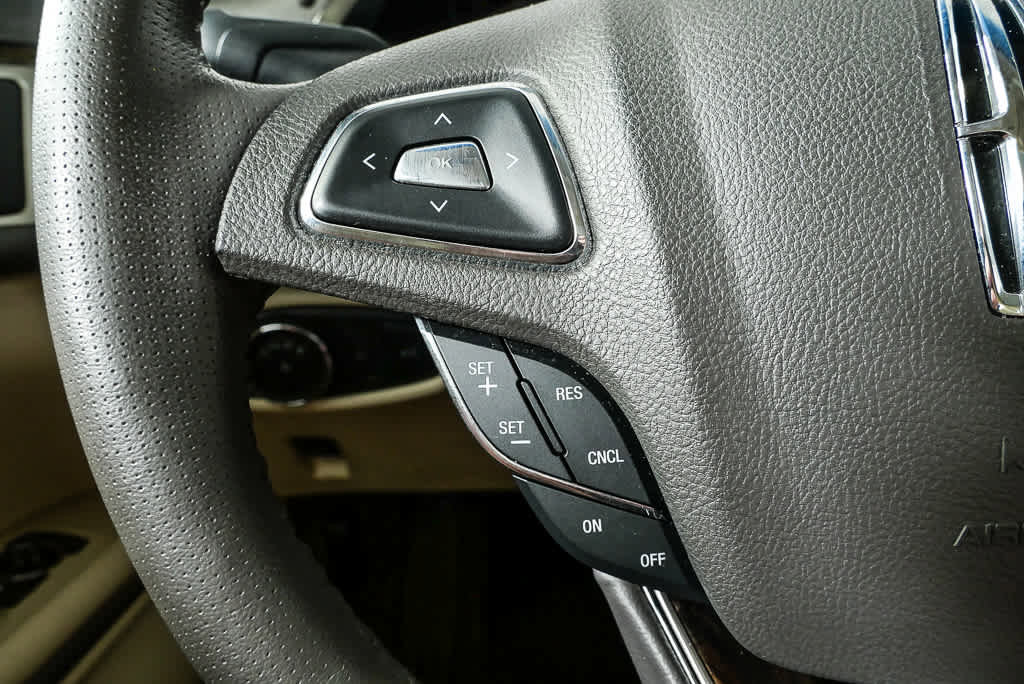 Used 2013 Lincoln MKZ FWD image 16