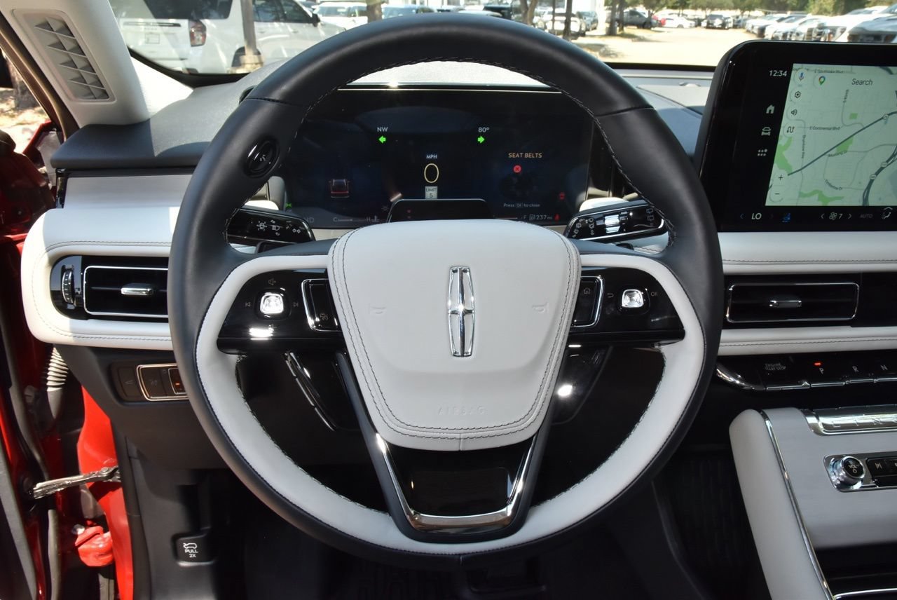 Certified 2026 Lincoln Aviator Reserve AWD/4WD image 24