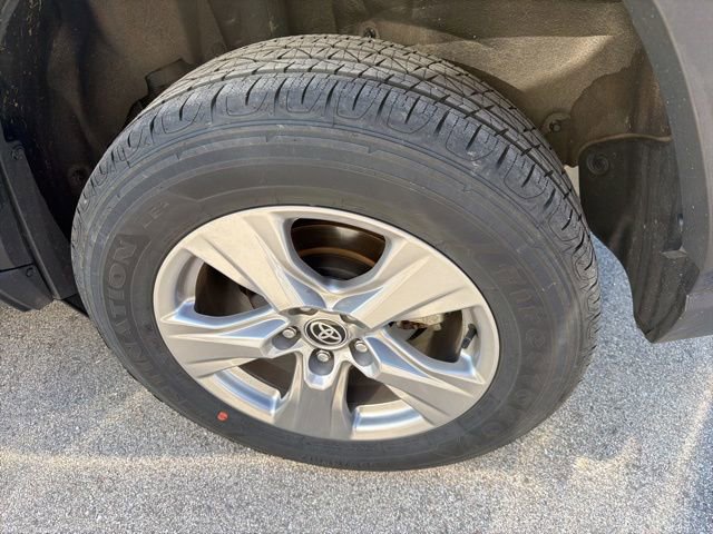 Used 2025 Toyota RAV4 XLE AWD/4WD image 13