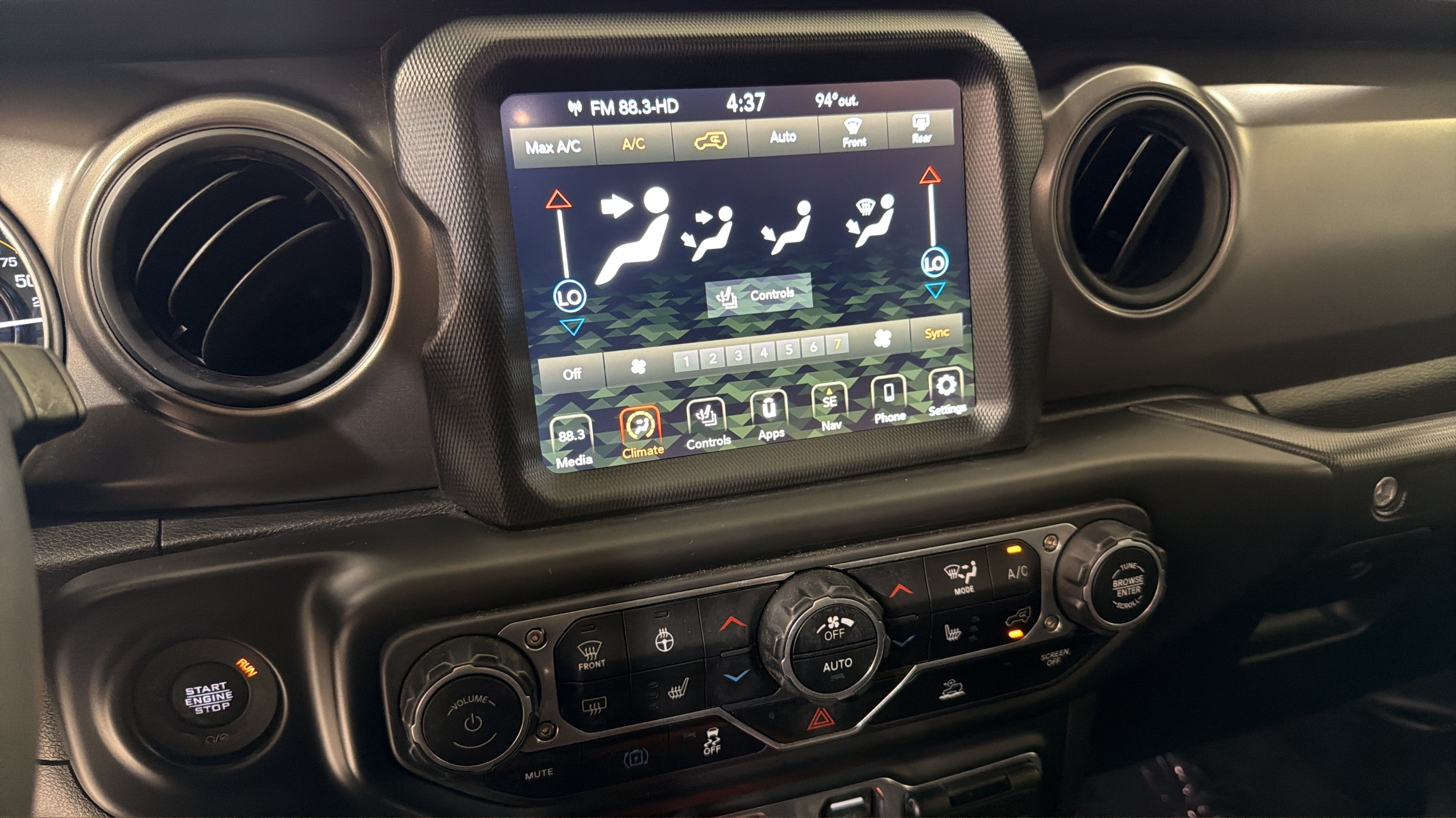 Used 2023 Jeep Wrangler Unlimited w/ Cold Weather Group AWD/4WD image 19
