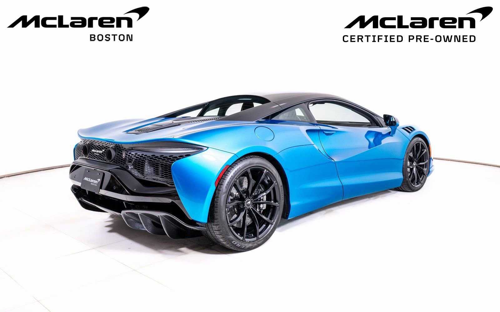 Used 2024 McLaren Artura RWD image 5