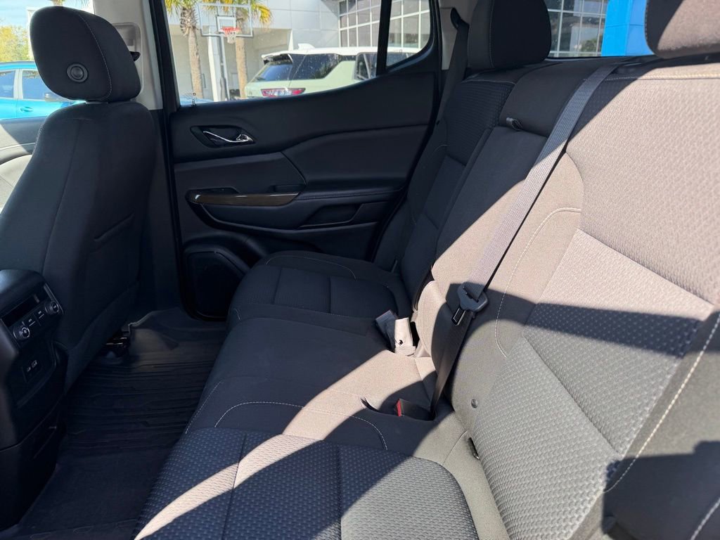 Used 2023 GMC Acadia SLE image 8