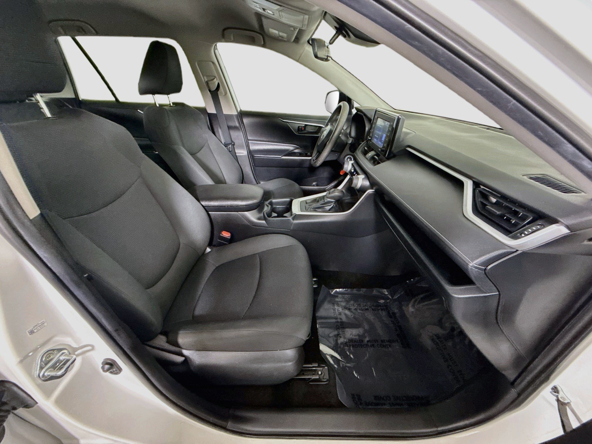 Used 2020 Toyota RAV4 LE FWD image 28