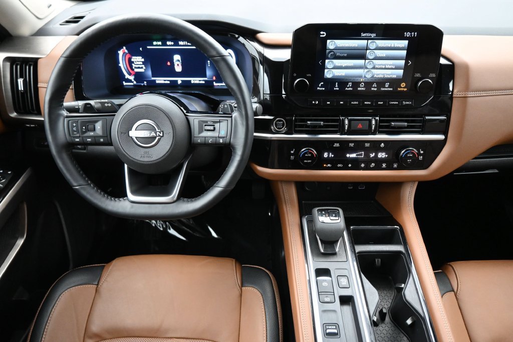 Used 2024 Nissan Pathfinder Platinum FWD image 7