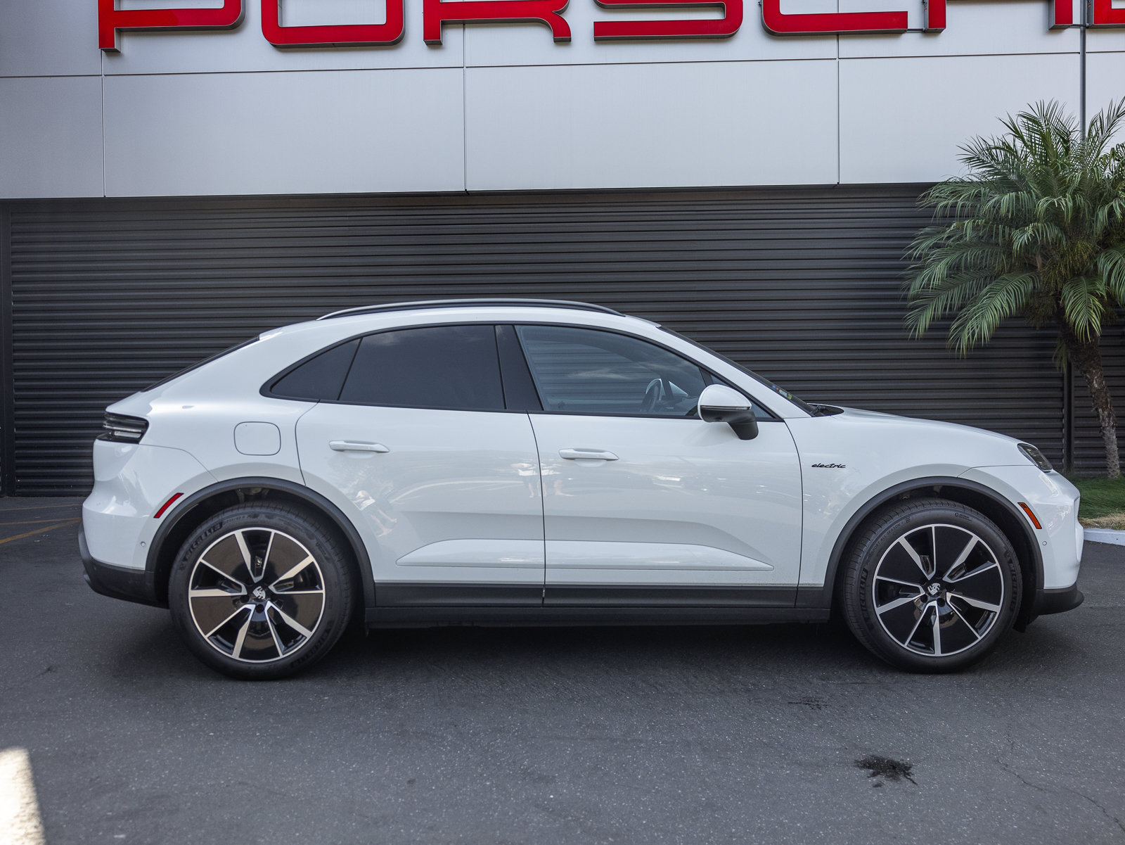 Certified 2026 Porsche Macan Electric RWD image 7