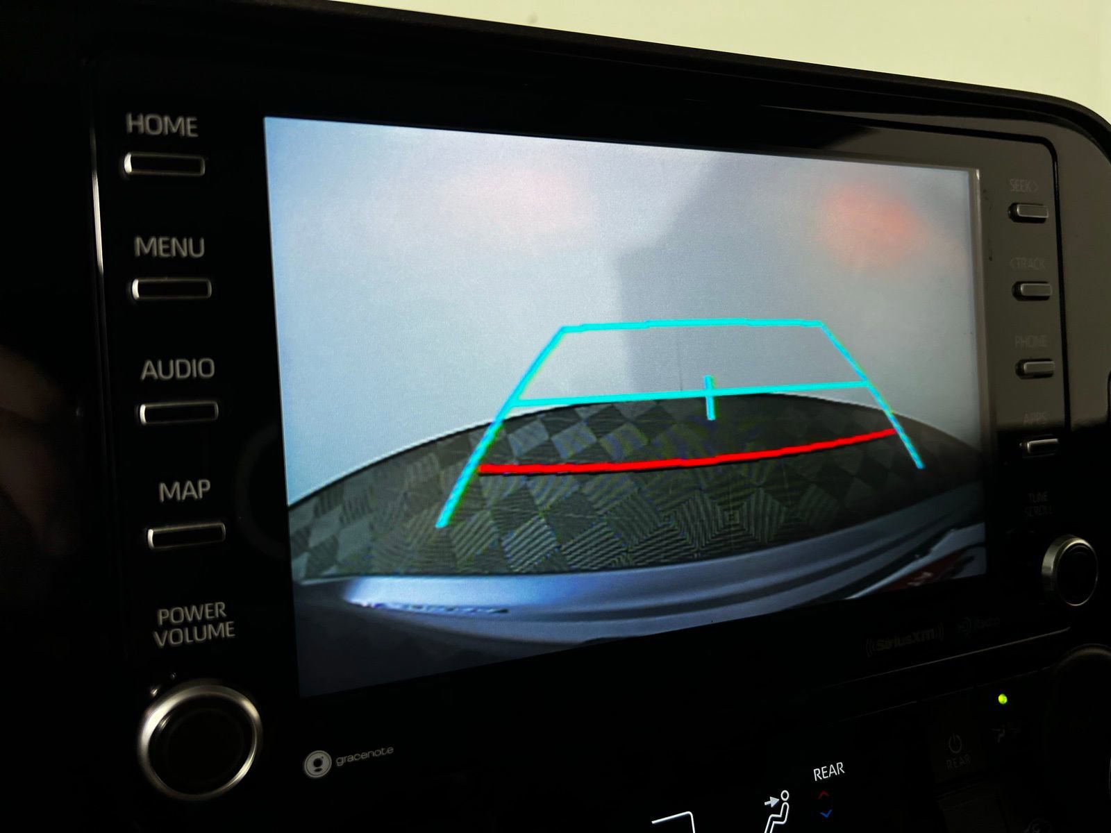 Used 2021 Toyota Highlander XLE FWD image 19