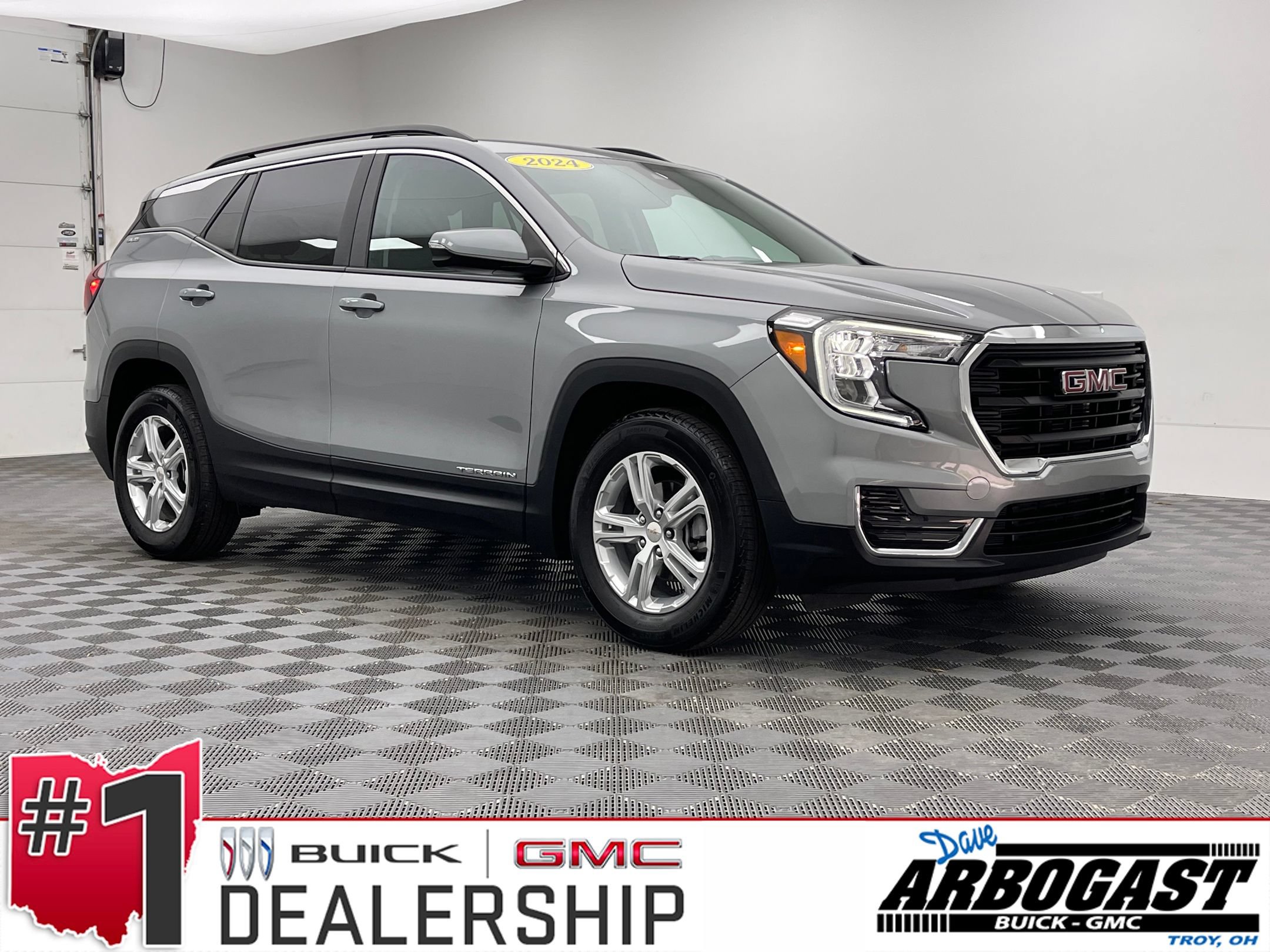 Used 2024 GMC Terrain SLE w/ Driver Convenience Package FWD image 1
