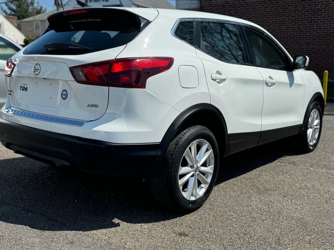 Used 2017 Nissan Rogue Sport S w/ S Appearance Package AWD/4WD image 5