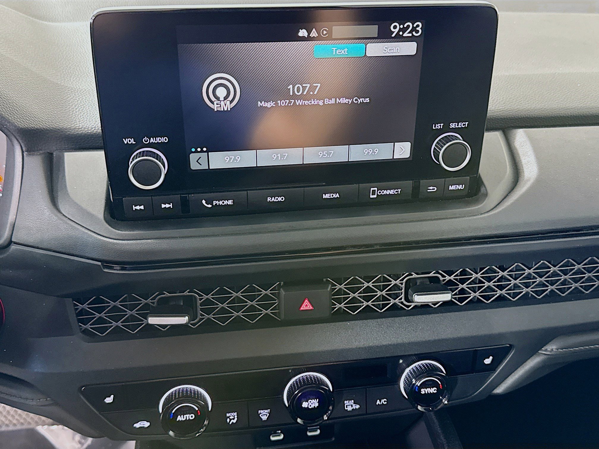 Used 2023 Honda Accord EX image 18