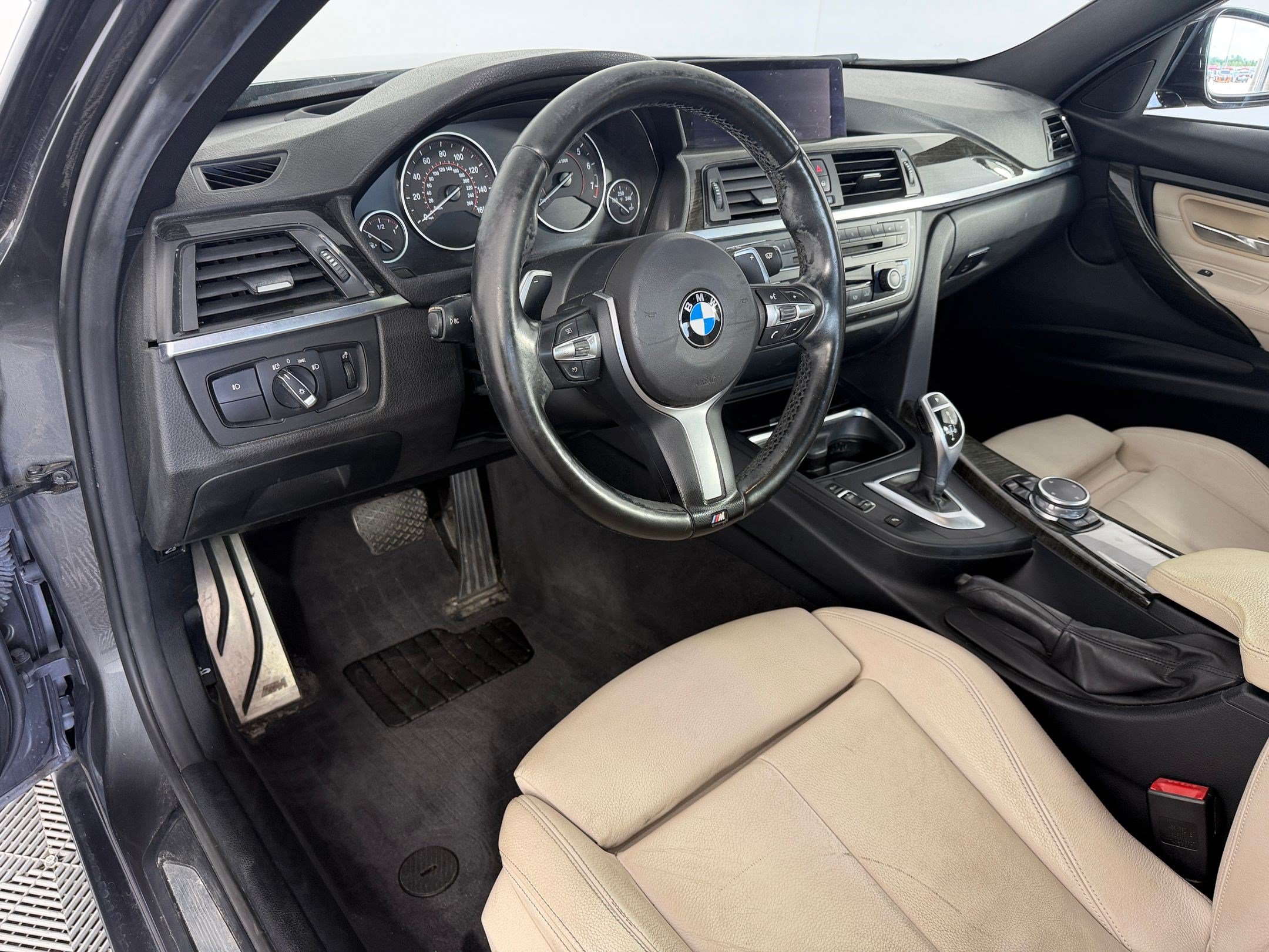 Used 2015 BMW 328i xDrive Sedan AWD/4WD image 4