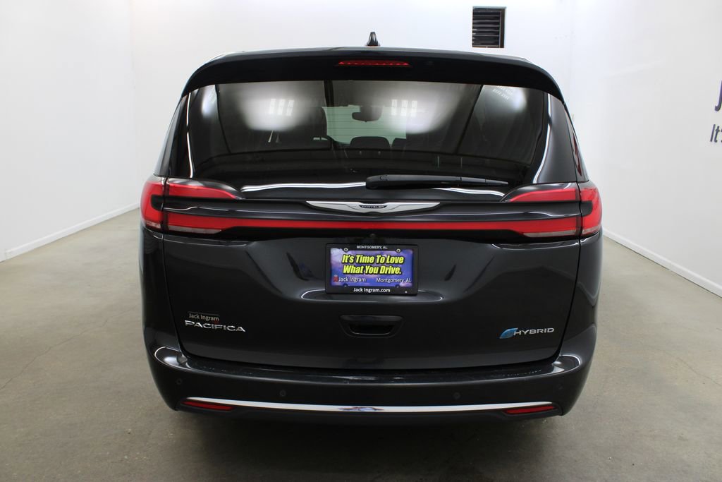 Used 2023 Chrysler Pacifica Touring-L FWD image 4