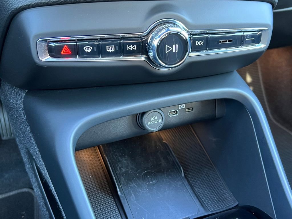 Used 2022 Volvo C40 P8 Recharge Ultimate image 26