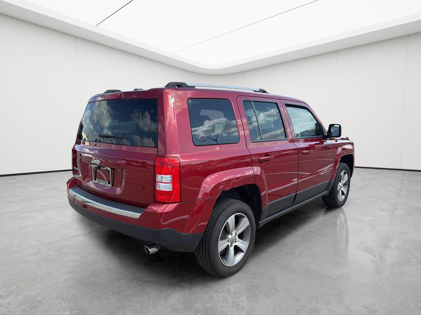Used 2016 Jeep Patriot High Altitude FWD image 32