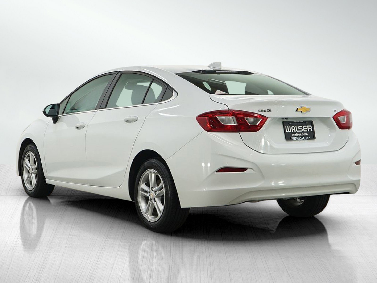 Used 2017 Chevrolet Cruze LT w/ Convenience Package FWD image 3