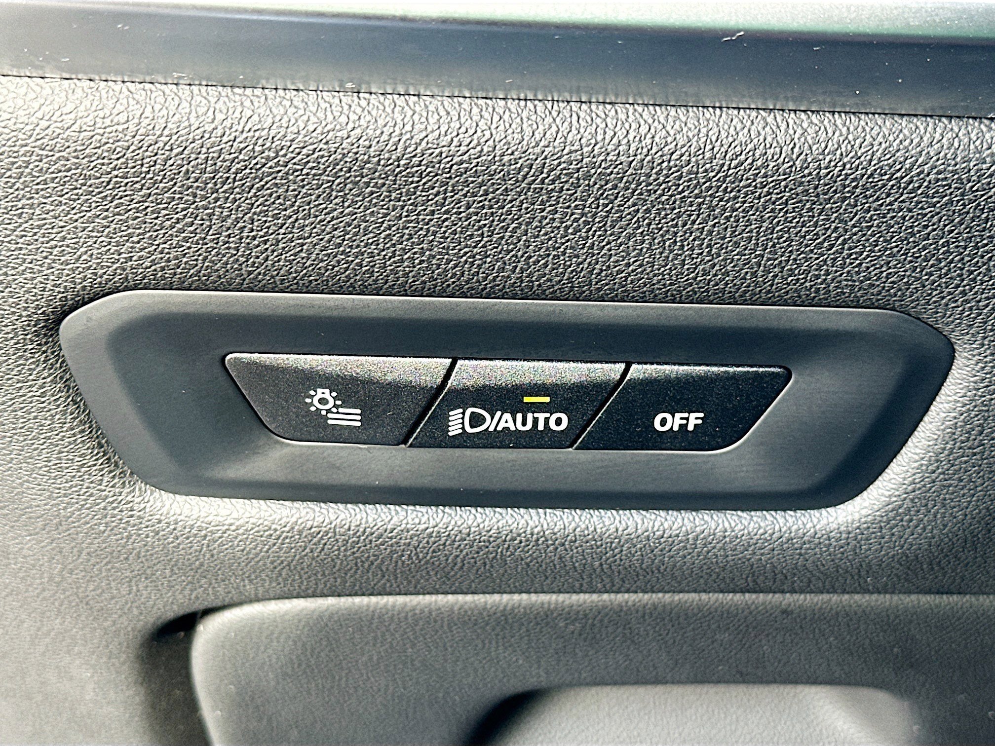 Used 2025 BMW X6 xDrive40i w/ Climate Comfort Package image 10