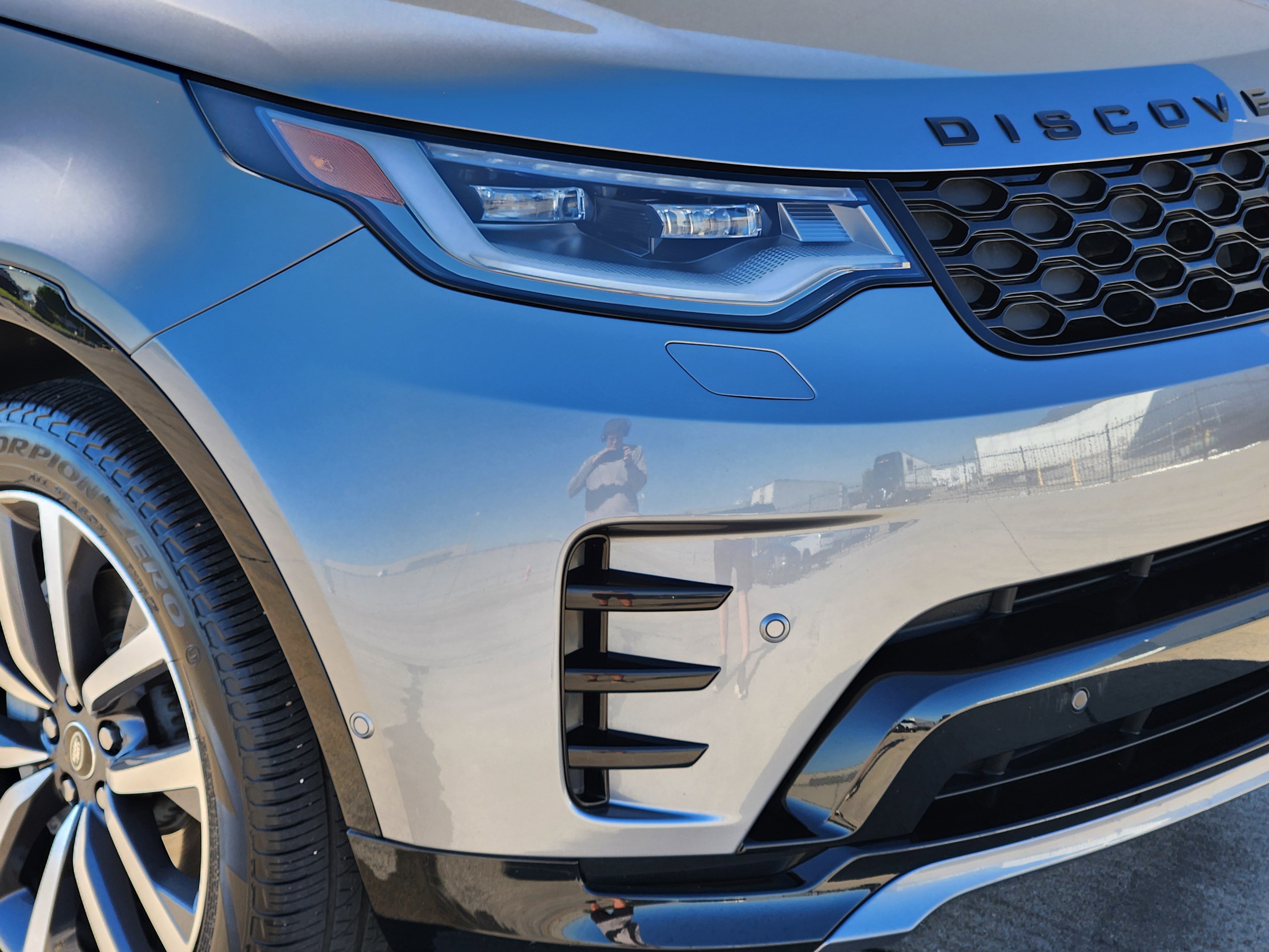 Certified 2024 Land Rover Discovery Dynamic SE image 8