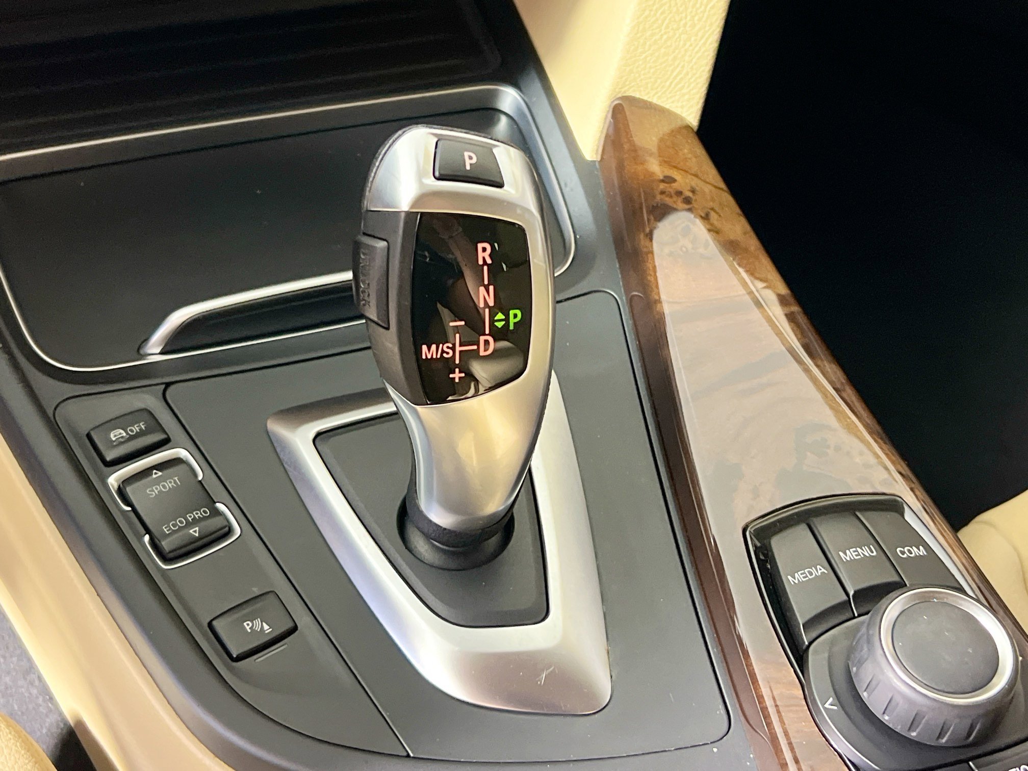 Used 2018 BMW 320i Sedan image 25