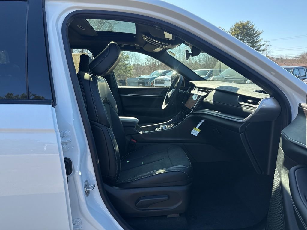 New 2026 Jeep Grand Cherokee Altitude image 29