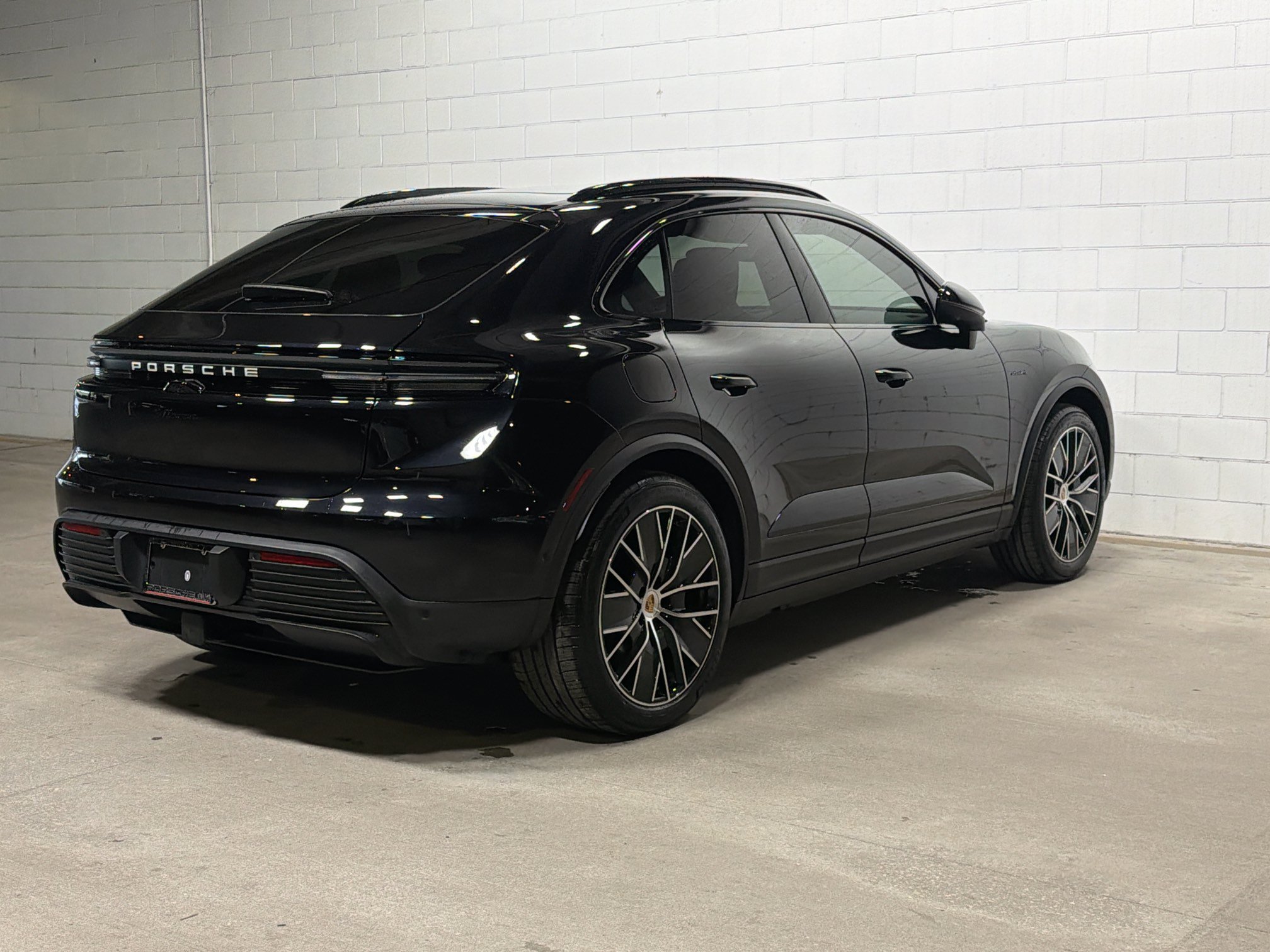 Certified 2026 Porsche Macan Electric RWD image 7