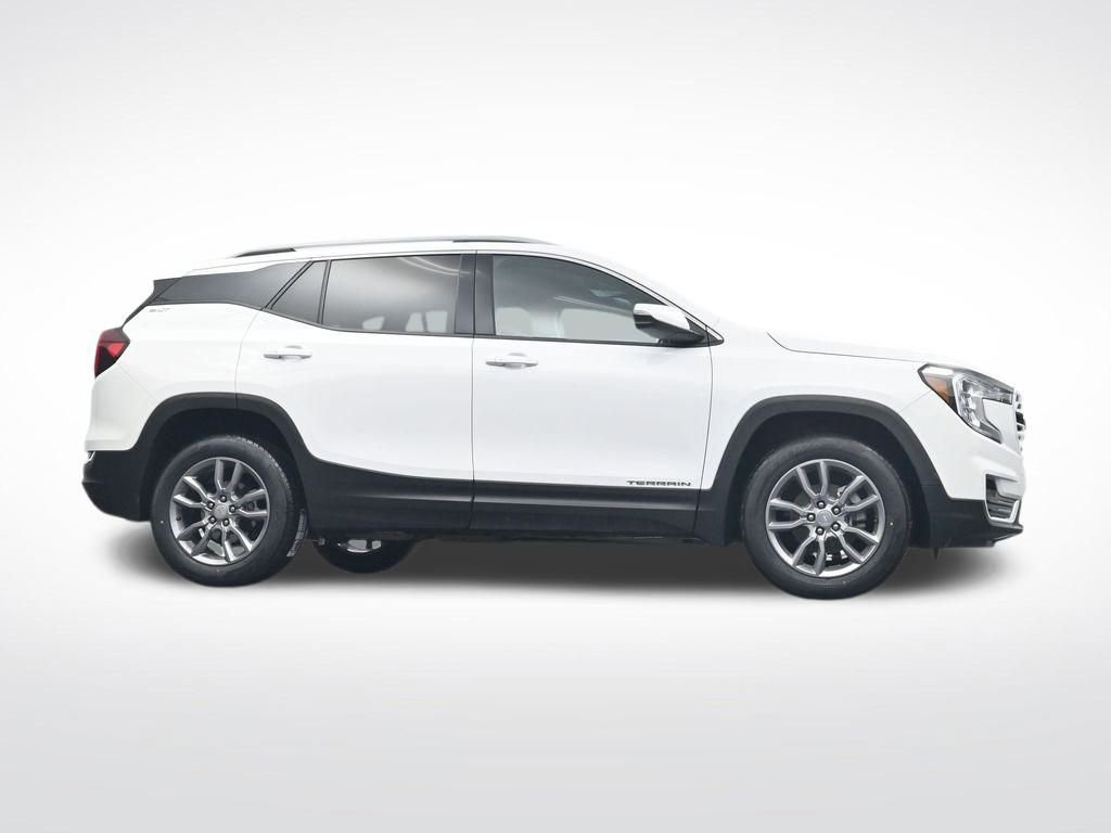 Used 2024 GMC Terrain SLT image 33
