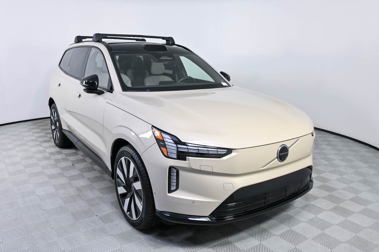 Used 2025 Volvo EX90 Ultra AWD/4WD image 33