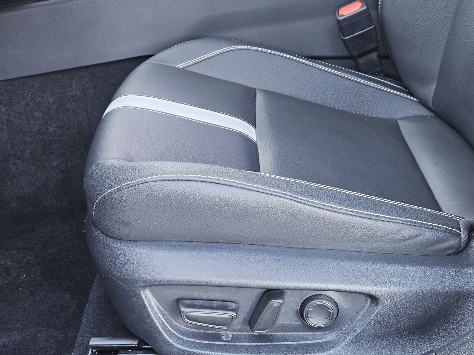 Used 2025 Toyota Camry SE w/ Convenience Package image 32