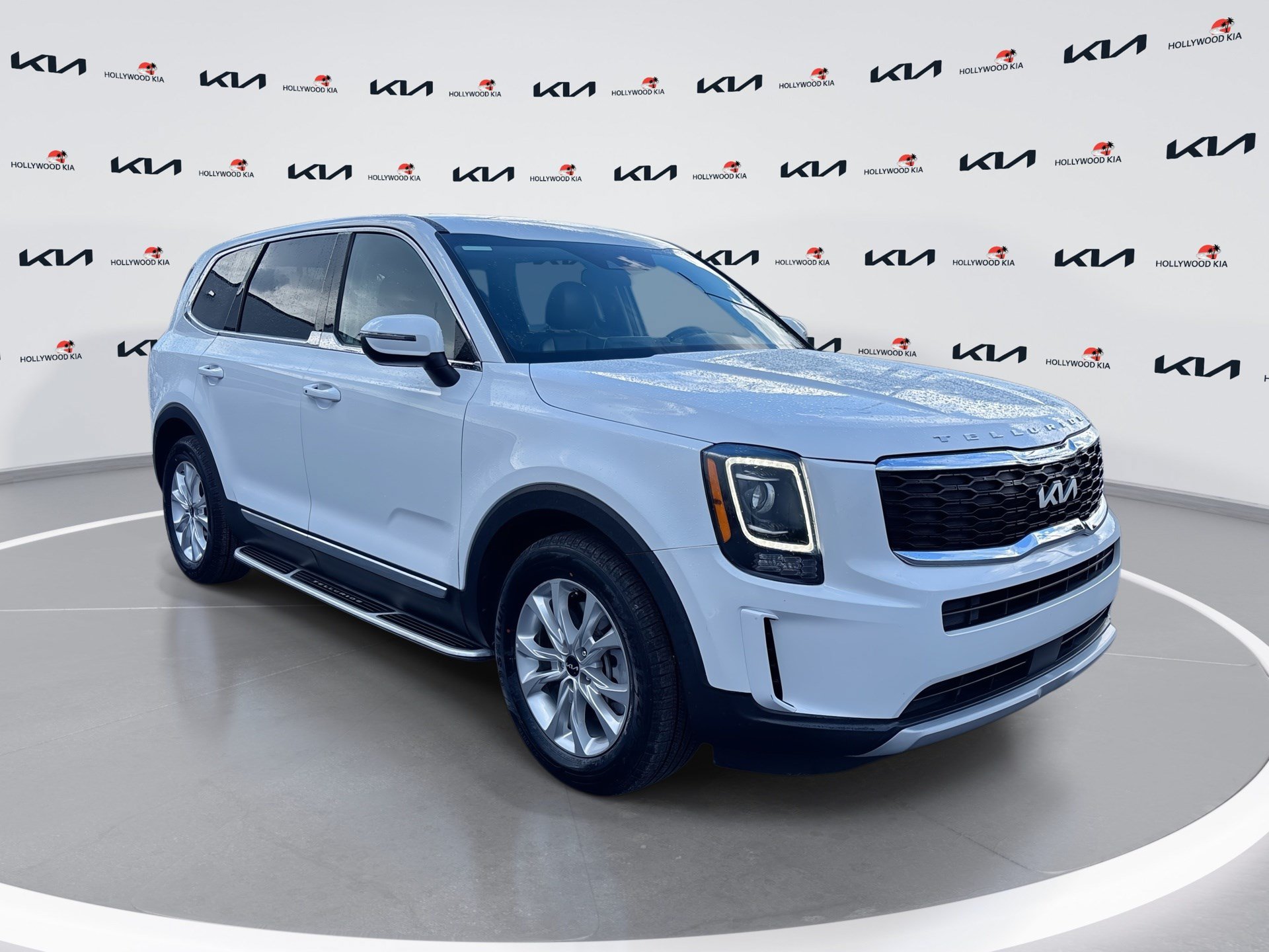 Used 2022 Kia Telluride LX FWD image 1