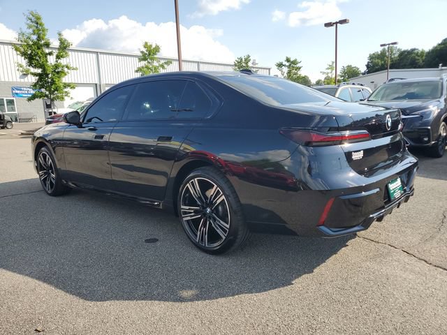 Used 2023 BMW 740i w/ Parking Assistance Package RWD image 4