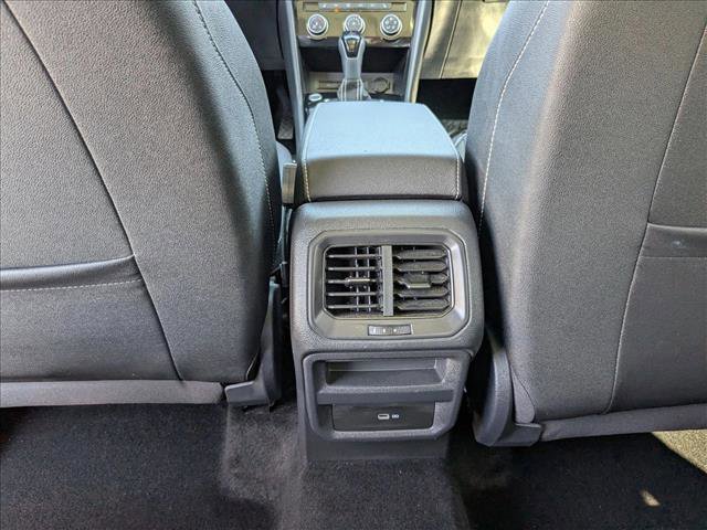 Used 2023 Volkswagen Taos SE w/ Panoramic Sunroof Package image 19