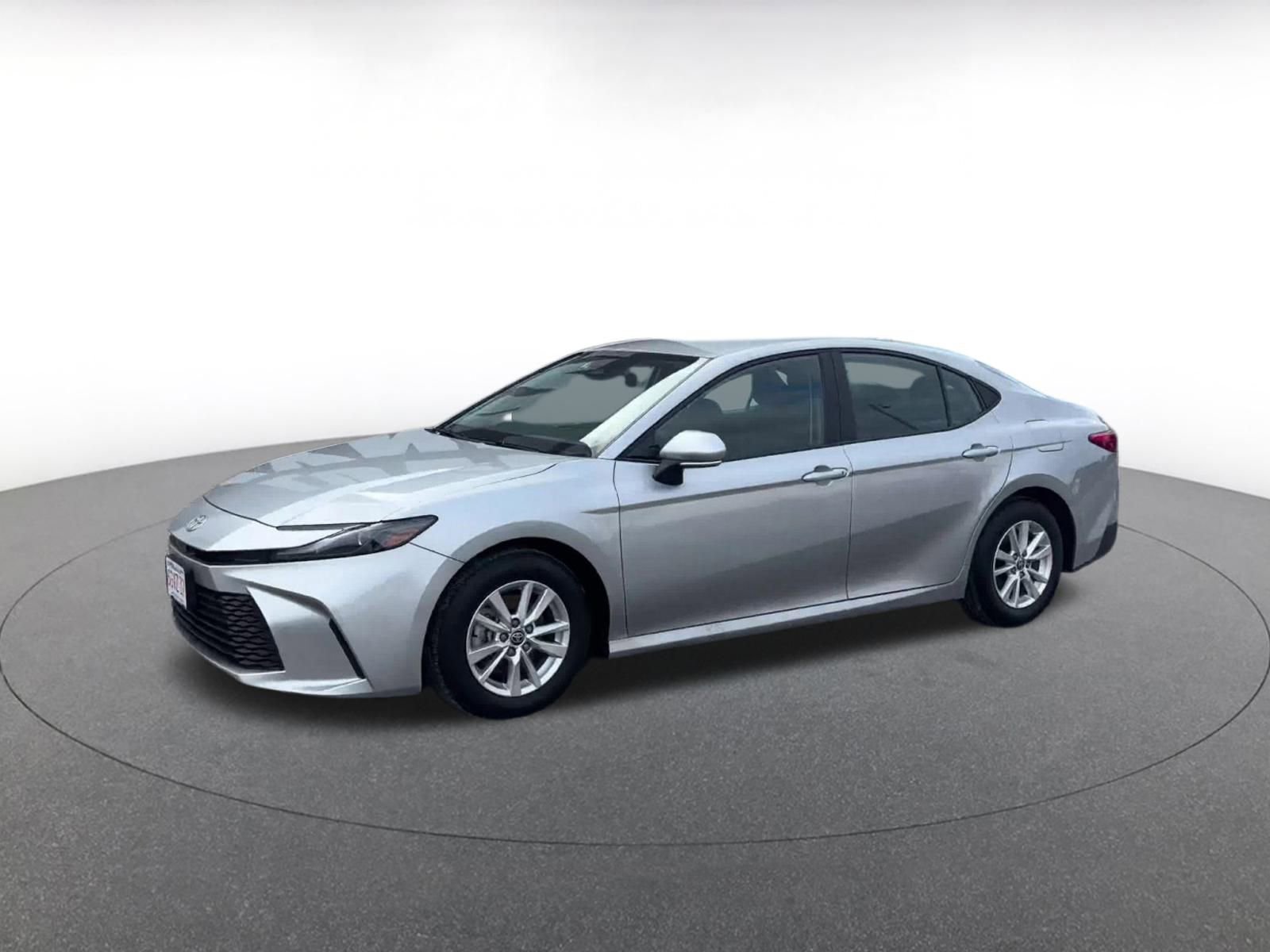 Used 2025 Toyota Camry LE image 8