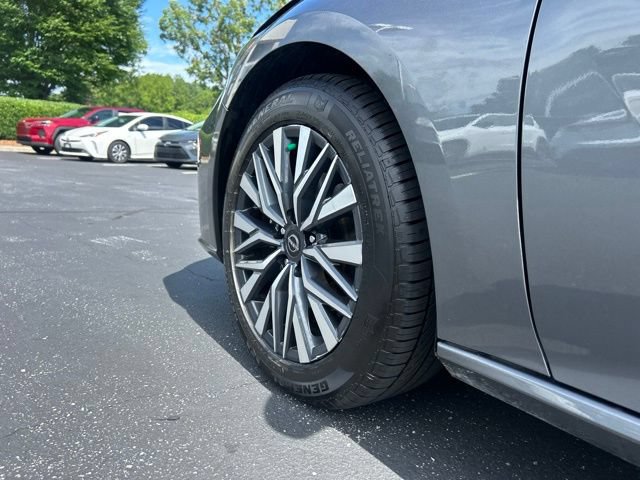Used 2025 Nissan Altima 2.5 SV FWD image 11
