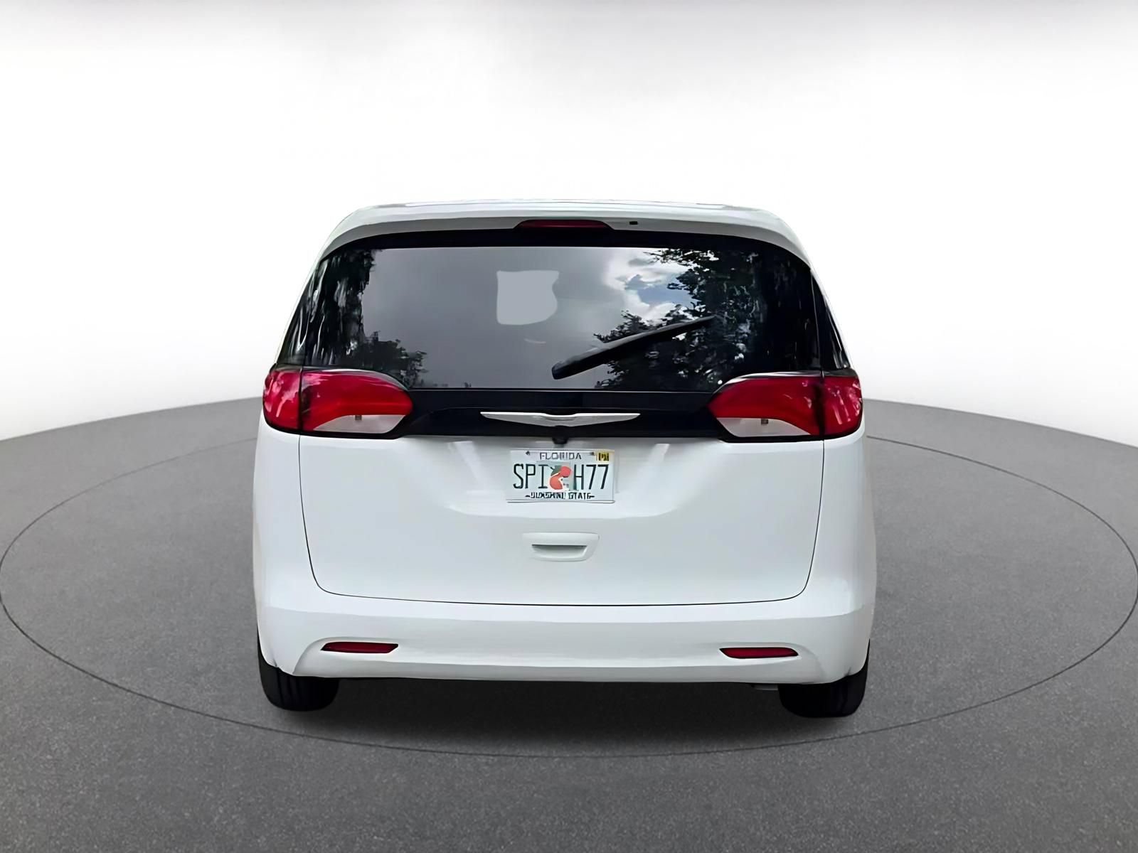 Used 2023 Chrysler Voyager LX FWD image 12