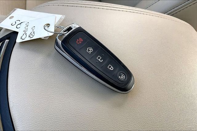 Used 2017 Ford Taurus Limited image 32