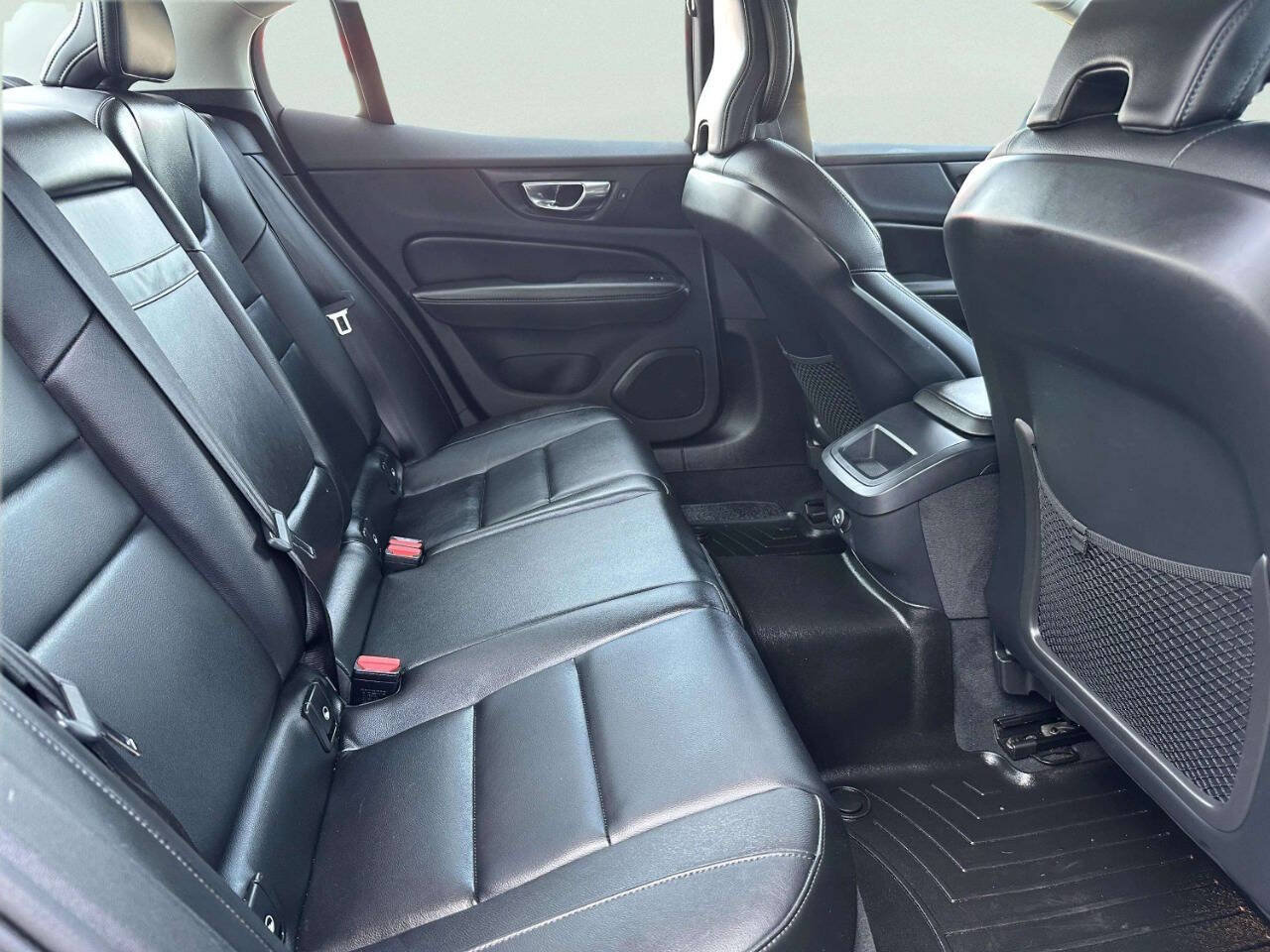 Used 2019 Volvo S60 T6 Momentum w/ Multimedia Package AWD/4WD image 15
