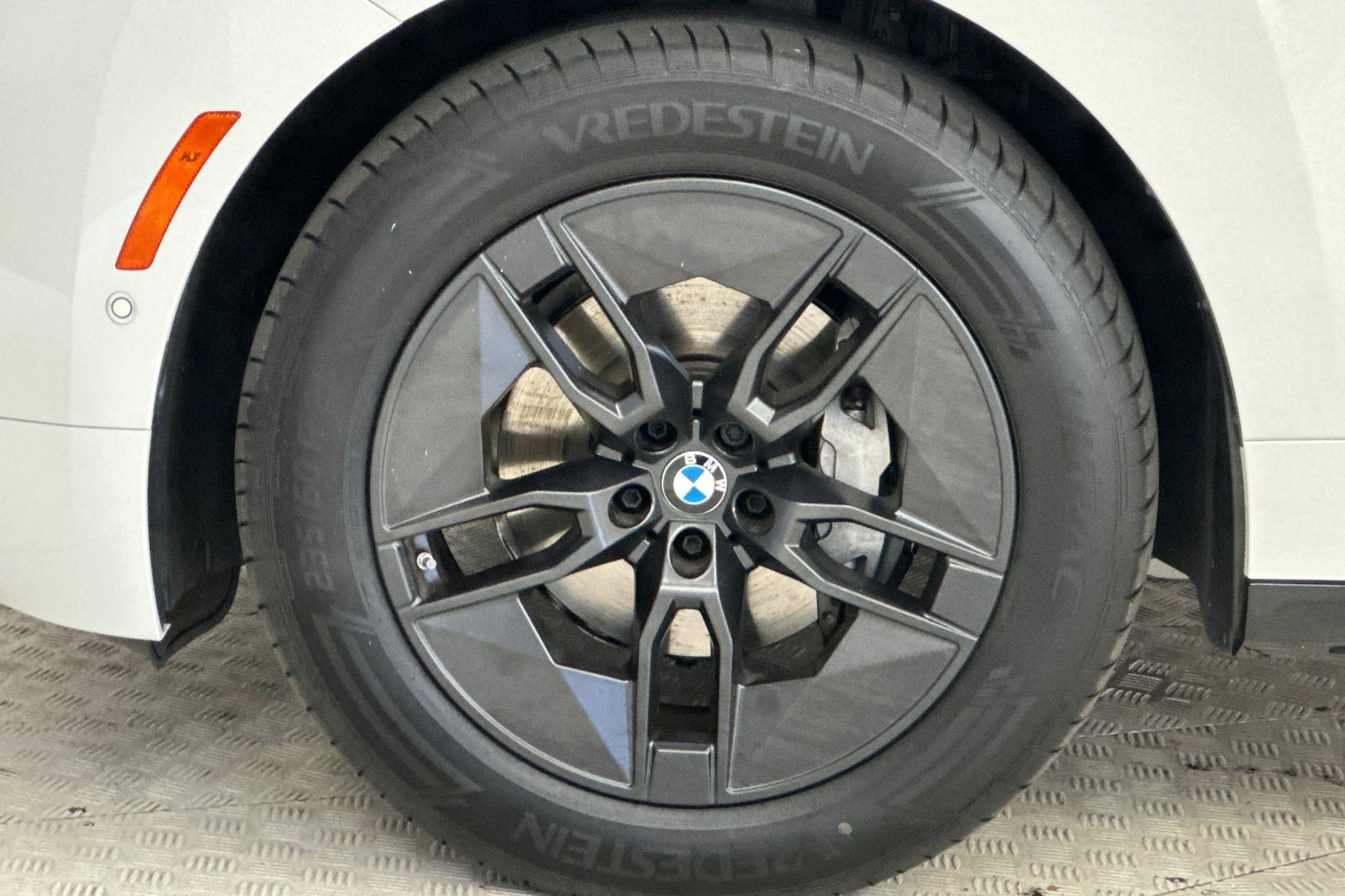 Used 2026 BMW iX xDrive60 AWD/4WD image 13