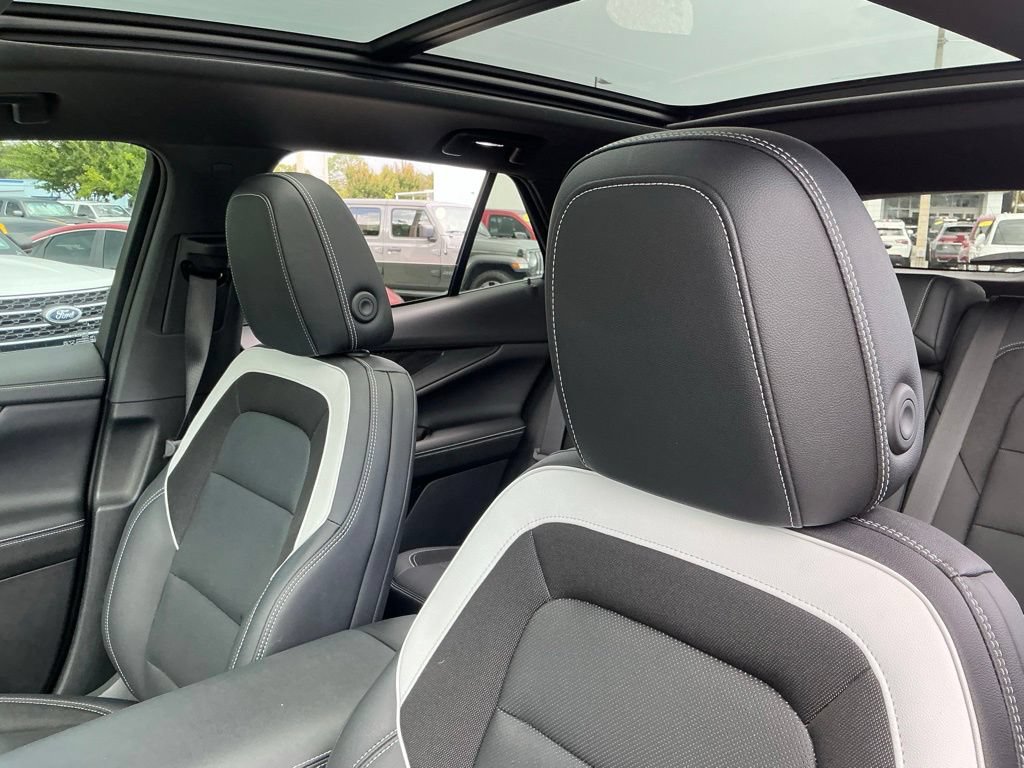 Used 2024 Chevrolet Blazer EV LT AWD/4WD image 29