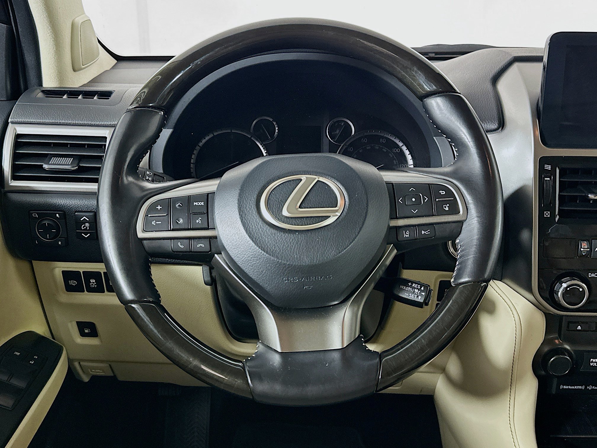Used 2023 Lexus GX 460 Premium w/ Accessory Package AWD/4WD image 18